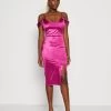 Wal G Colly Off Shoulder Dress - Cocktailjurk - Magenta -Wal G 19bbf7891f4d401f8746082bc1744b91