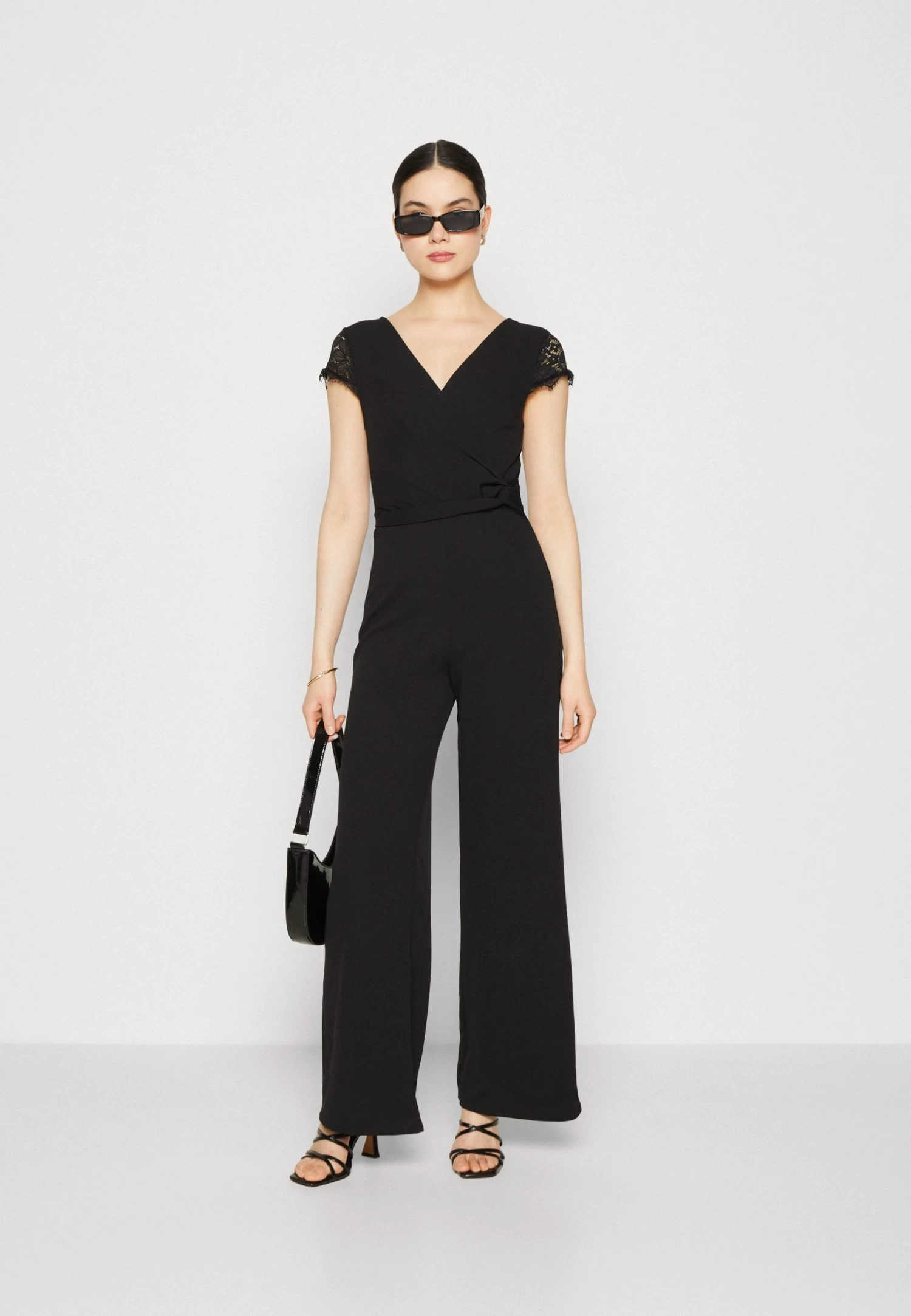 Wal G Cecillian V Neck - Jumpsuit - Black 4 Wal G Cecillian V Neck - Jumpsuit - Black - Afbeelding 2