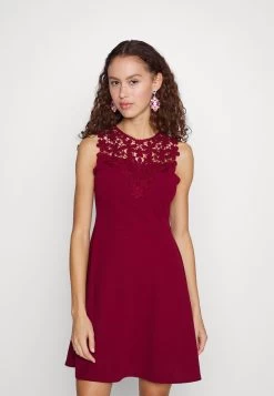 Wal G Accessorie Neck Skater Dress - Cocktailjurk - Wine