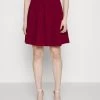 Wal G Zara Pleated Skater Skirt - A-Lijn Rok - Berry Wine -Wal G 87d86a798315484dba4a98c96a8ad6f8