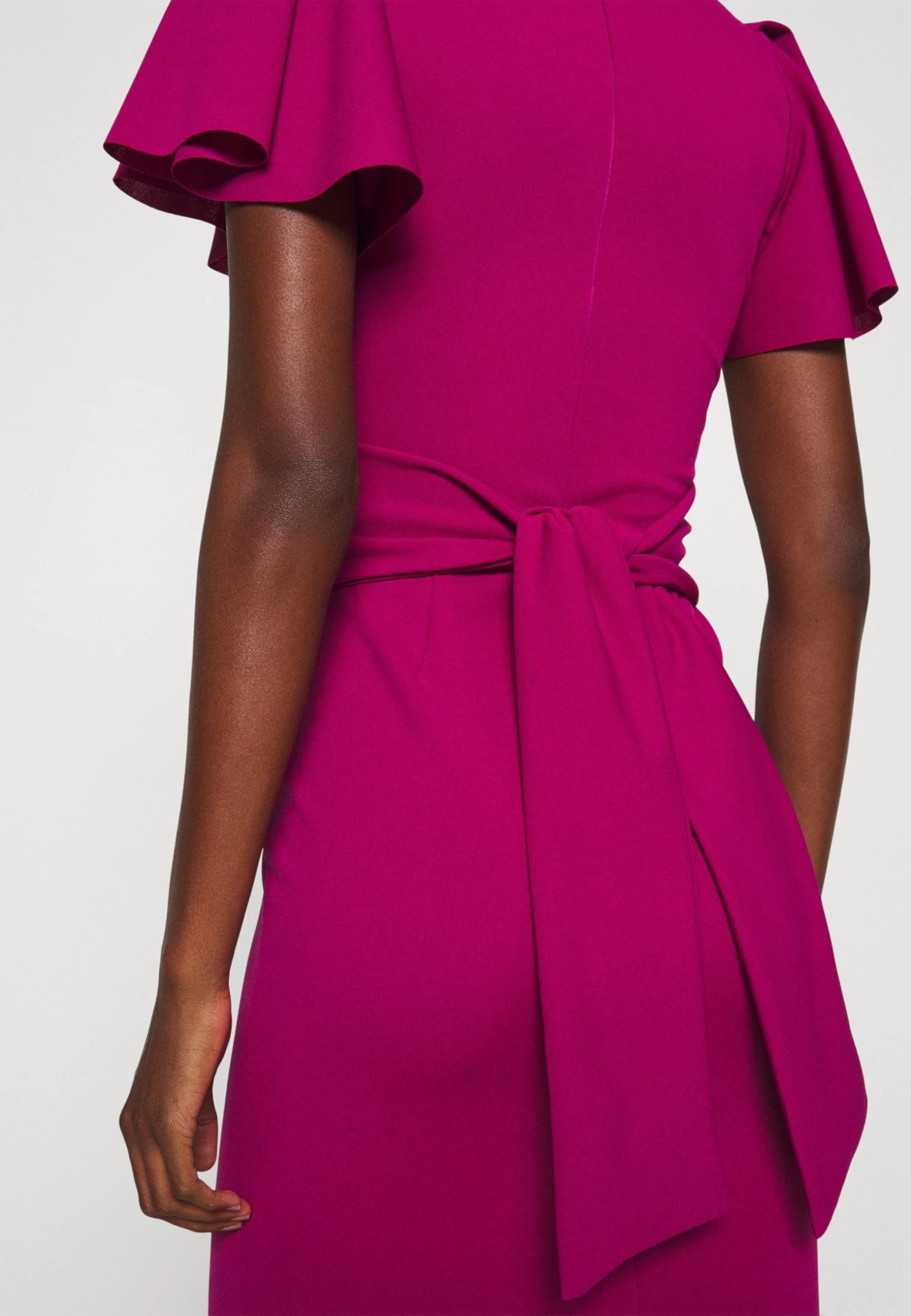 Tatiana Ruffle Sleeve Midi - Cocktailjurk - Raspberry 9 Tatiana Ruffle Sleeve Midi - Cocktailjurk - Raspberry - Afbeelding 7