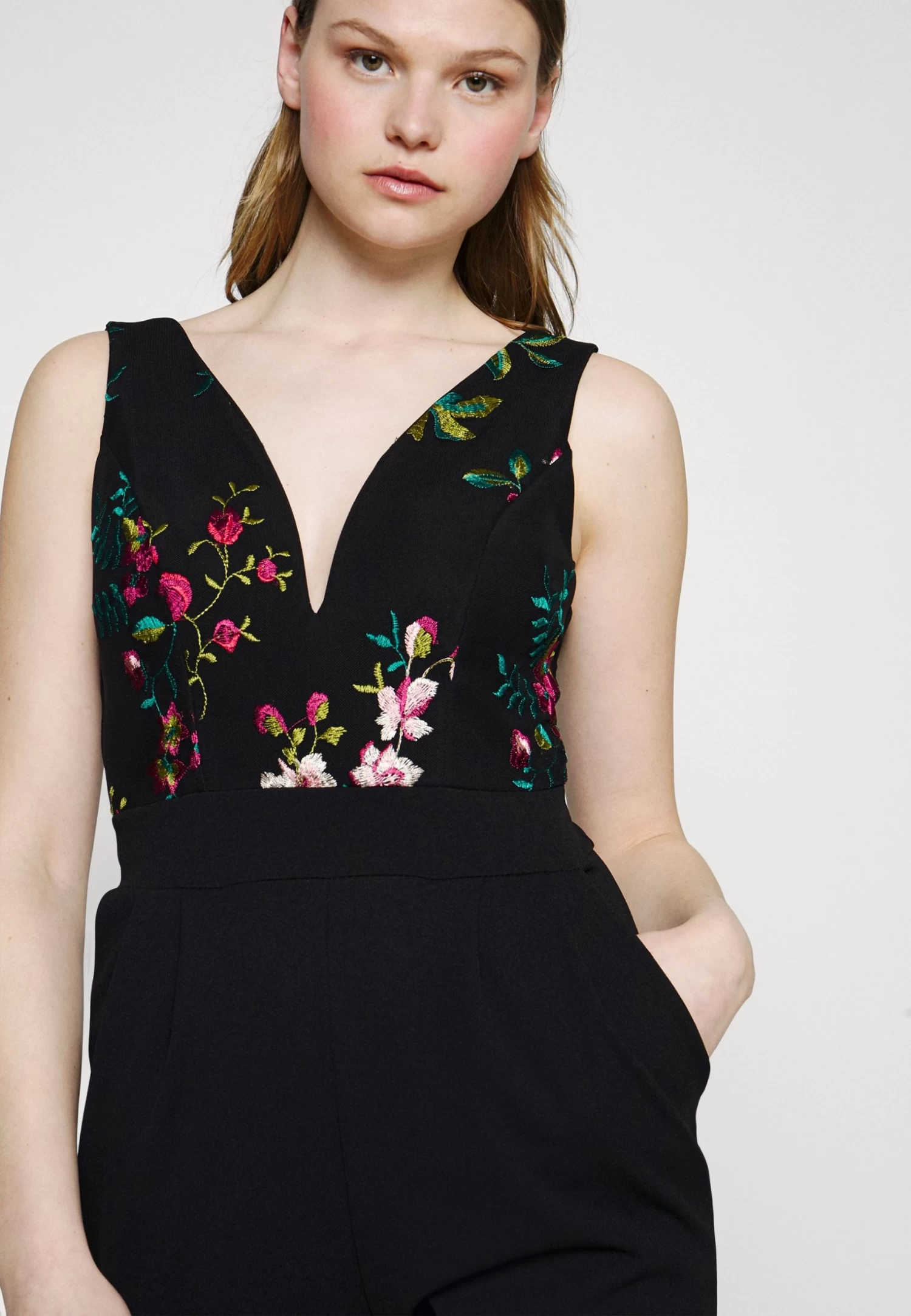 Wal G Print Contrast Plunge- Jumpsuit - Black Floral 7 Wal G Print Contrast Plunge- Jumpsuit - Black Floral - Afbeelding 5