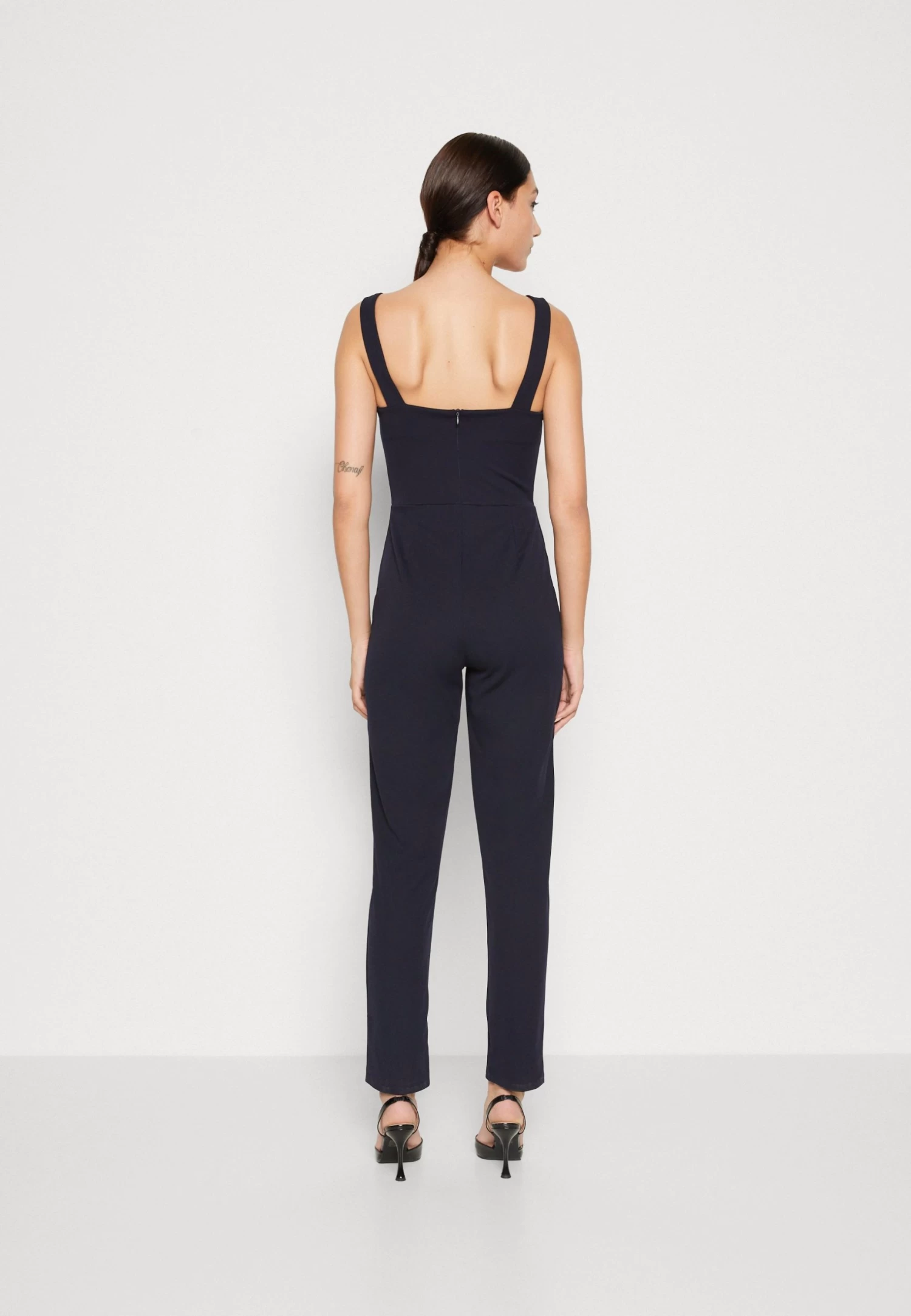Wal G Serena Pleated - Jumpsuit - Navy Blue 4 Wal G Serena Pleated - Jumpsuit - Navy Blue - Afbeelding 3