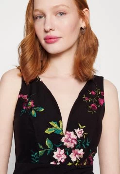Wal G Embroidered V Neck Rose Midi - Cocktailjurk - Black Floral 11 Wal G Embroidered V Neck Rose Midi - Cocktailjurk - Black Floral -Wal G eca3eb6044384bd695f4a624a7362f06